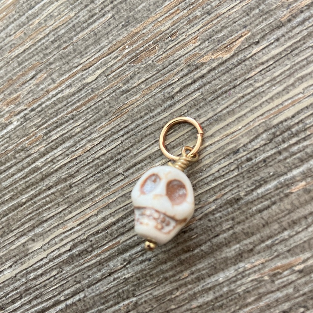 5/$10❤️❤️❤️NEW STONE SKULL CHARM PENDANT